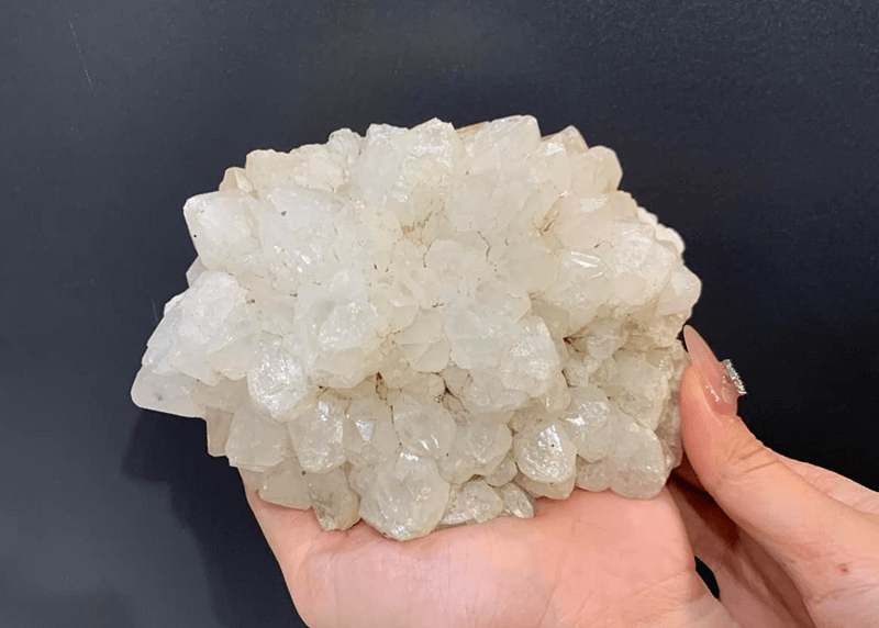 Tinh thể Thạch Anh Trắng là một dòng đá quý sẽ hỗ trợ nữ Quý Hợi hóa giải hạn Tam Tai năm 2025 cực hiệu quả Tinh the Thach Anh Trang la mot dong da quy se ho tro nu Quy Hoi hoa giai han Tam Tai nam 2025 cuc hieu qua