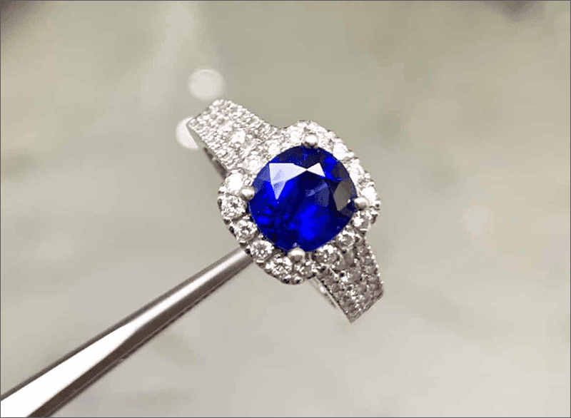 Trang sức được đính đá quý màu xanh thuộc hành Thủy thường mang lại nhiều năng lượng tích cực cho nữ Nhâm Ngọ Trang suc duoc dinh da quy mau xanh thuoc hanh Thuy thuong mang lai nhieu nang luong tich cuc cho nu Nham Ngo