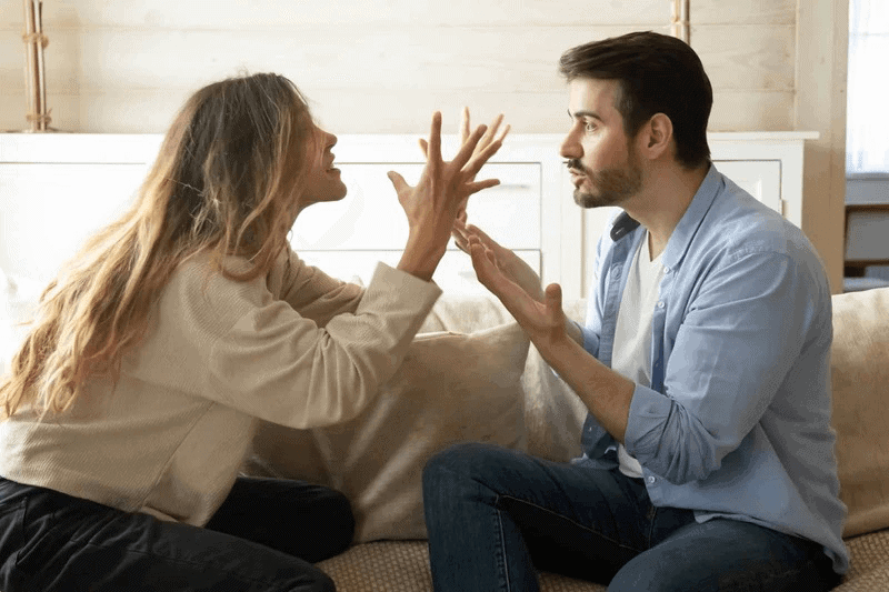Mối quan hệ vợ chồng của nam Canh Thân có thể xảy ra xung đột trong năm nay vì áp lực tài chính từ hạn Toán Tận Moi quan he vo chong cua nam Canh Than co the xay ra xung dot trong nam nay vi ap luc tai chinh tu han Toan Tan
