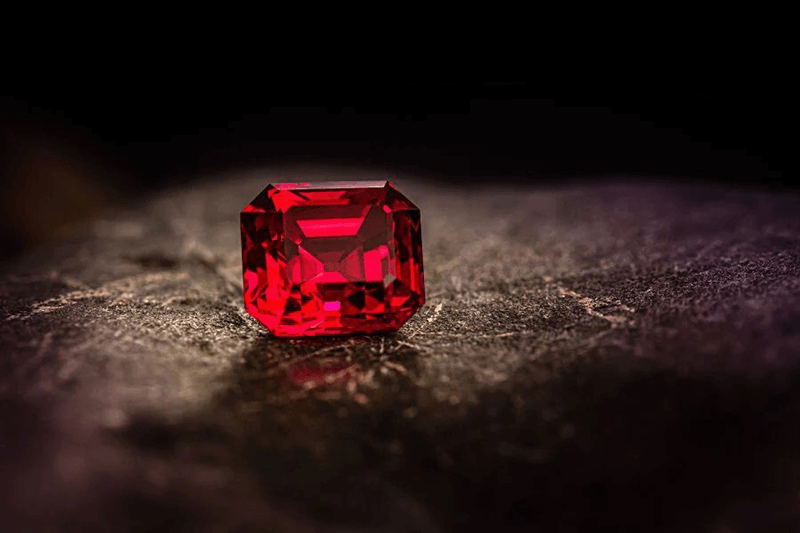 Ruby là loại đá rất hợp với tuổi của nam Đinh Dậu, khi sử dụng có thể giúp họ cải thiện sức khỏe tốt hơn Ruby la loai da rat hop voi tuoi cua nam Dinh Dau, khi su dung co the giup ho cai thien suc khoe tot hon