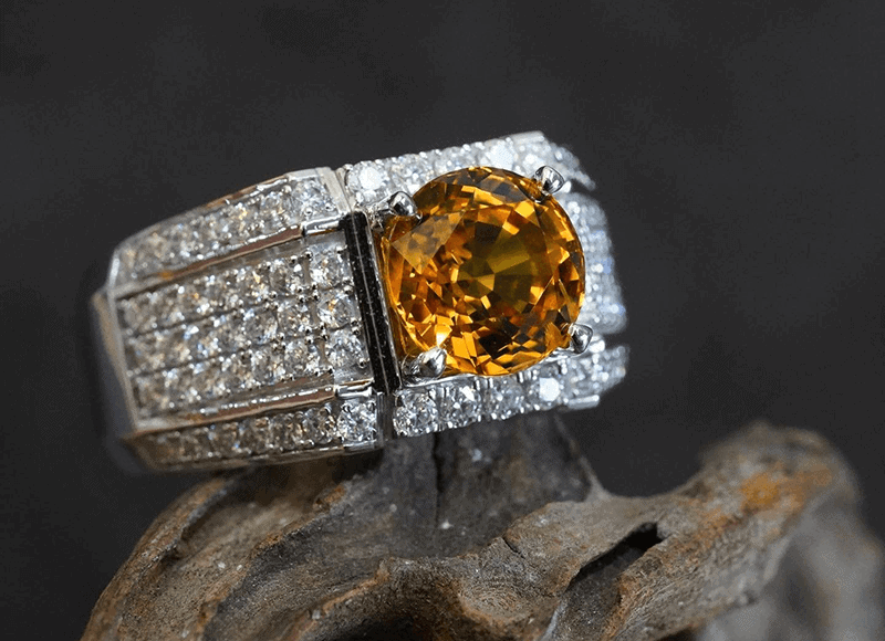 Sapphire vàng là loại đá quý sẽ hỗ trợ về mặt phong thủy có thể giúp nam Canh Thìn thu hút quý nhân Sapphire vang la loai da quy se ho tro ve mat phong thuy co the giup nam Canh Thin thu hut quy nhan