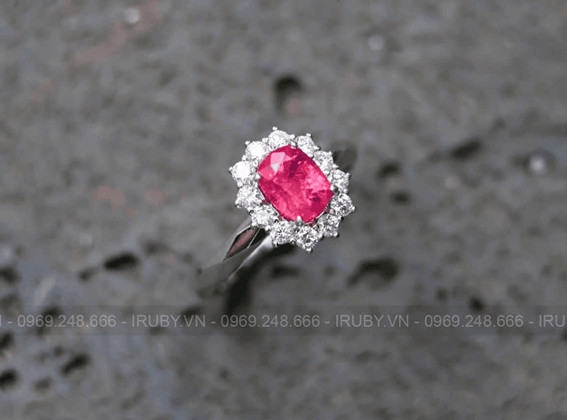 De tang cuong nang luong cho ban than, nu Giap Thin nen su dung trang suc tu da Ruby tuong hop voi menh Hoa